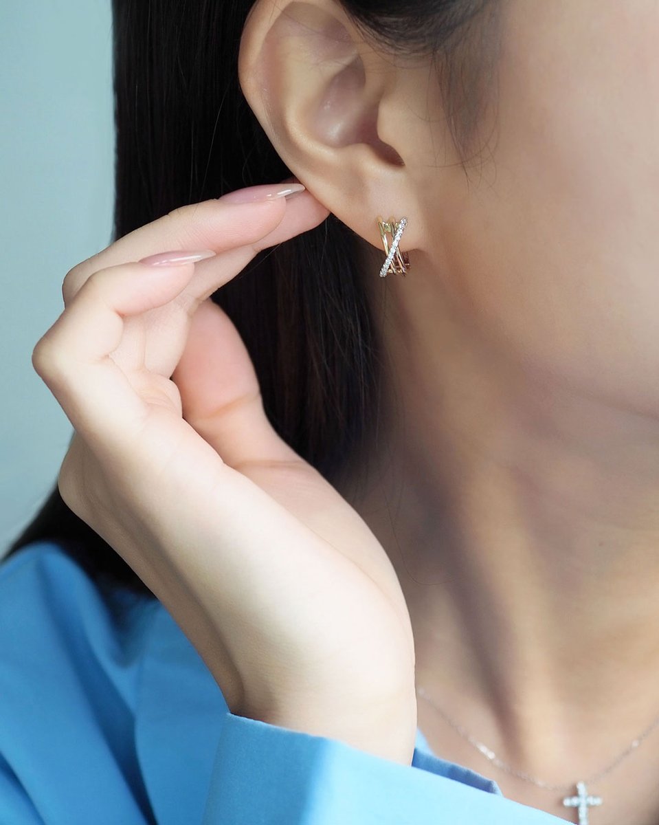 イエローゴールド、ピンクゴールド、プラチナが楽しめるリングとピアス