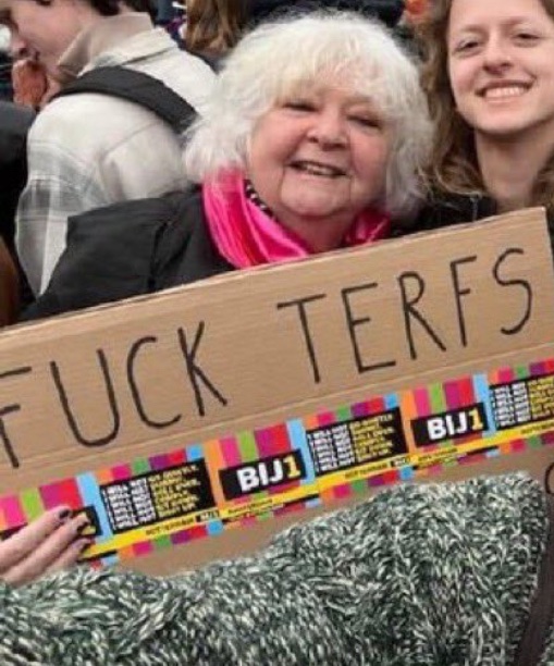 Zo is dat, dat zijn tenminste échte vrouwen. Nooit trans.🤮🤮
#meulenbelt