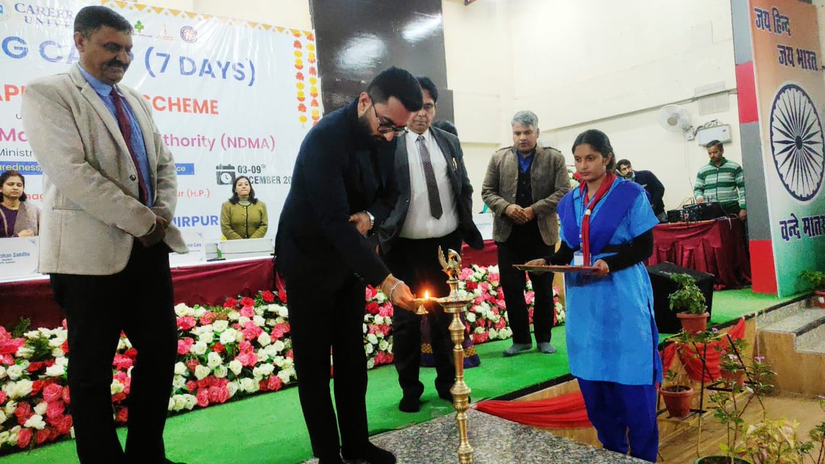 ndmaindia's tweet photo. YAMS: DDMA, Hamirpur, conducted the felicitation ceremony for the inaugural batch of #AapdaMitra in Career Point University, Hamirpur. The event was graced by Additional Deputy Commissioner, Hamirpur, along with the Vice Chancellor of Career Point University
#NDMA #YAMS #BSG #DRR https://t.co/ahzhokOKmh