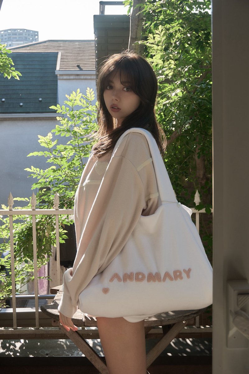Milky pile toto bag with chouchou color white/black ¥12100-tax in