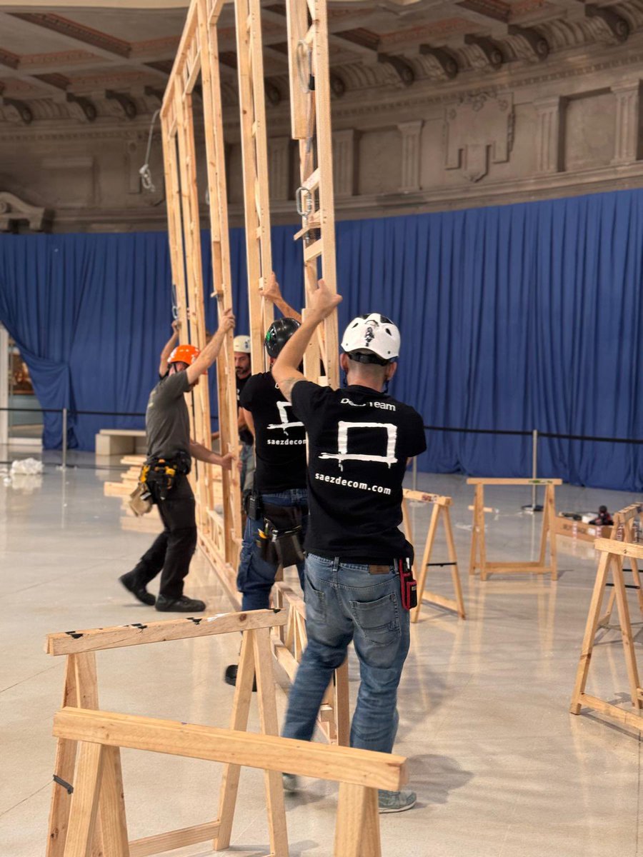 SaezDecom's tweet image. 🎬 Detrás de cada escenario hay un gran equipo.

Pasión por el detalle, precisión y creatividad para que todo salga perfecto.
#BehindTheScenes #EventProduction