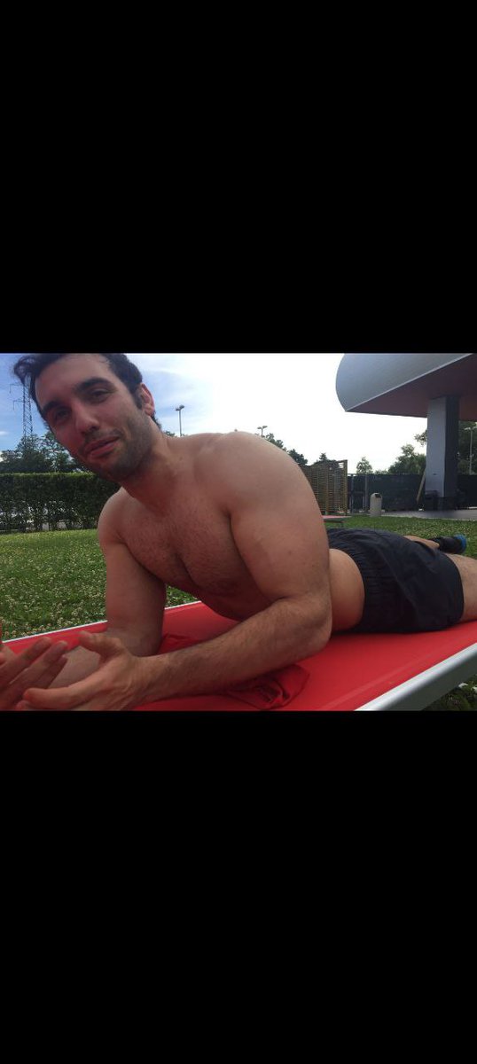 alphabomber24's tweet photo. Ammirate la potenza di un vero maschio alpha e PAGATE, luridi froci! #cashmaster #slave #findom #padrone #schiavi #calzini #piedi #muscoli @masteritaliani @master_italiani https://t.co/tIohdfNLvo