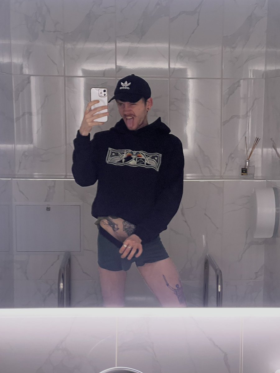 фото з туалету велнес-центру 💦

Сьогодні вперше здавав мазки тим клятим йоршиком. Це було не так сексі, як я уявляв, та добре, що було !  #укртві #хтивка #хтивийчетвер #lustythursday #ofpromo #tattoogay #sexythursday