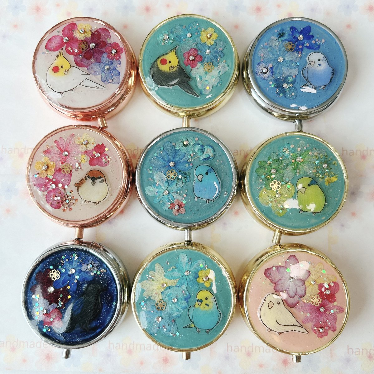 ✿のあーる様①·専用✿ハンドメイド　ピルケース 今週末の #鳥愛 に向けてピルケース9点仕上がりました！ まだ色々追加