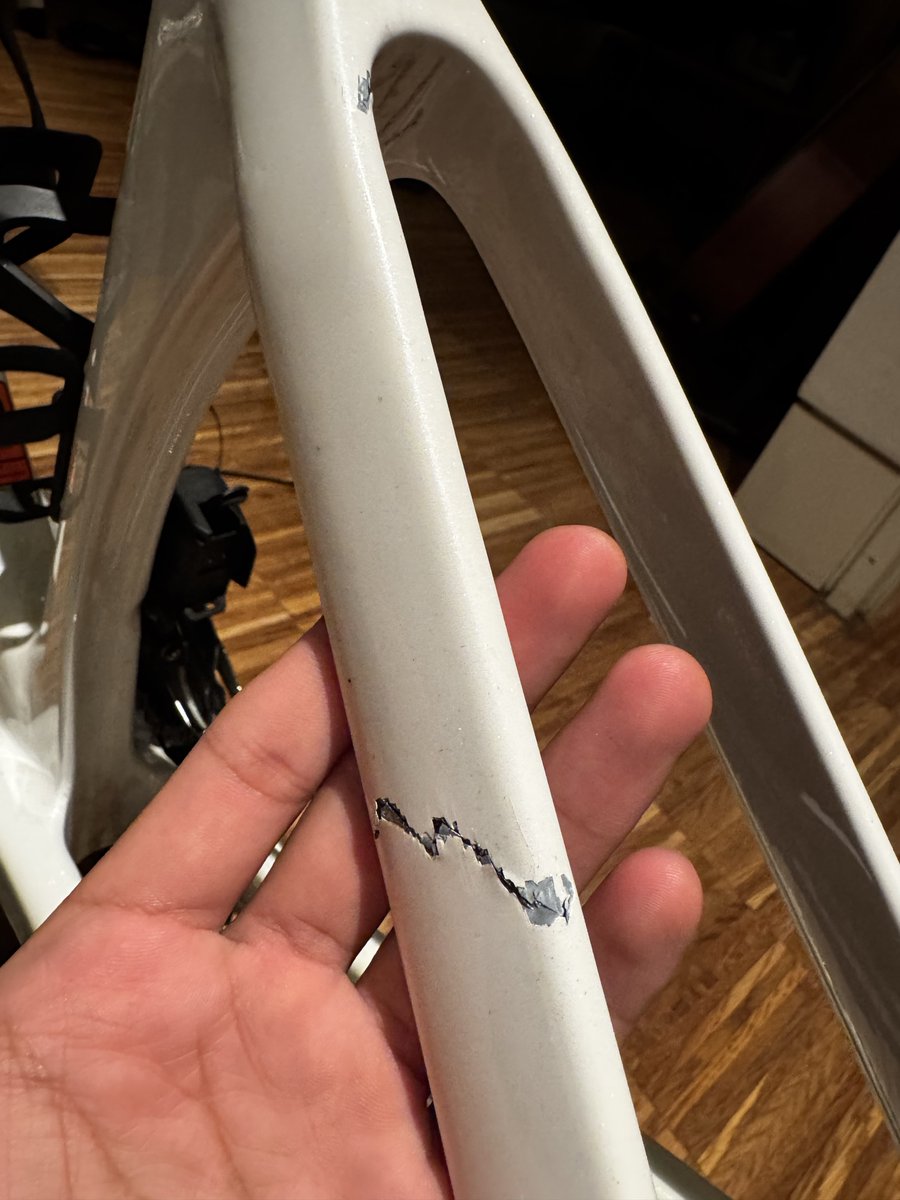 gollum_here's tweet photo. @lufthansa @Lufthansa_DE @Lufthansa_India I am ABSOLUTELY FURIOUS and at my limit.
My carbon road bike (Canyon Aeroad CF SLX 7 2024) got STUCK in Frankfurt on 7th Dec, day of my flight, arrived at my home 9th Dec (2 days late) via courier BROKEN/CRACKED. Feedback ID: 42399790 https://t.co/pBSnyYcDYk