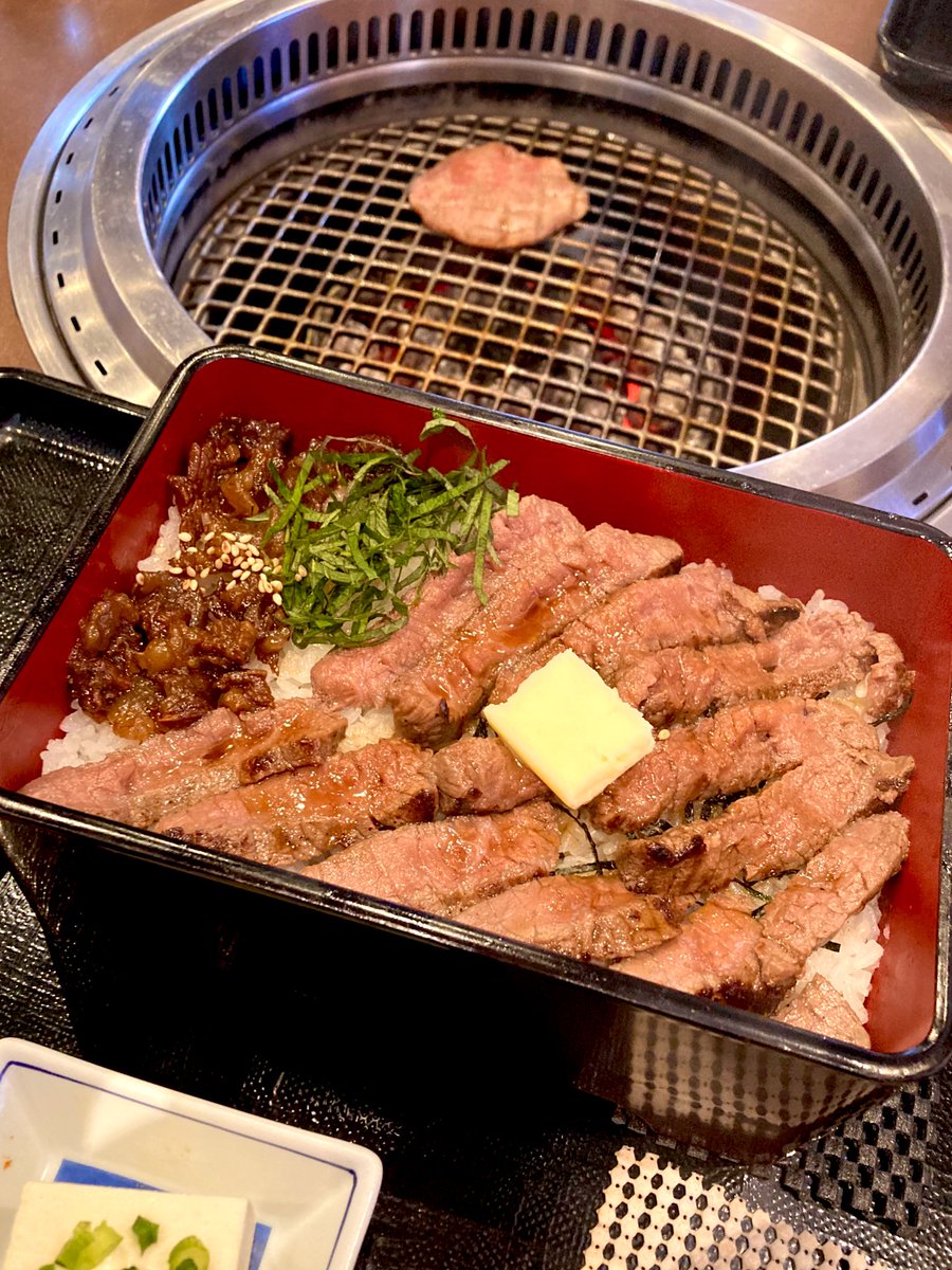 コンビーフで有名な腰塚さんの焼肉レストラン✨めちゃくちゃ美味しかったです😭✨バッチリ打ち合わせもできて大変有意義なランチでした🙇‍♂️✨