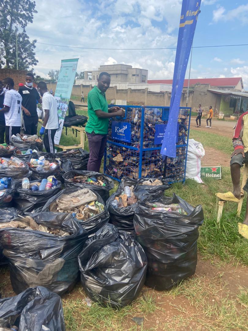 EnvironmentUb's tweet image. Mutanga Sud nettoyé !
@EnvironmentUb, le COPED (ECOCIRC) &amp;amp; KINJU ont mené une sensibilisatio sur la salubrité publique.
+50 sacs collectés
Appels forts des autorités pour un comportement responsable
Ensemble pour une ville propre #Burundi #Environnement #CleanUp #ECOCIRC