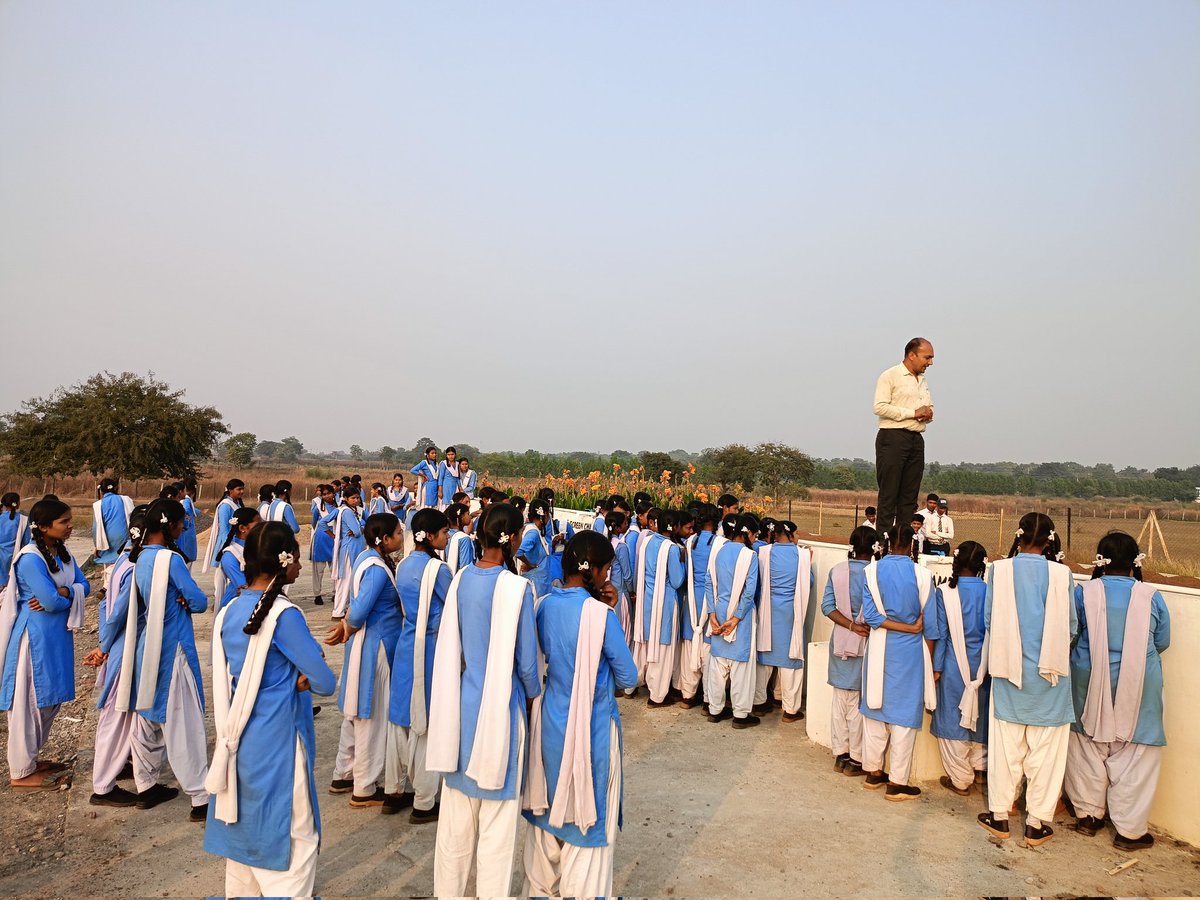 MarkandeBasant's tweet photo. High school Baghera students and teachers were taken on an exposure visit to FSTP Baghera District Rajnandgaon, Chhattisgarh 
@SBMChhattisgarh 
@RajnandgaonDist
@UNICEFIndia 
@sweta247
@birajakabi 
@ashishapri2
@ChaudhurSu42959 https://t.co/IUs8xKMhjd