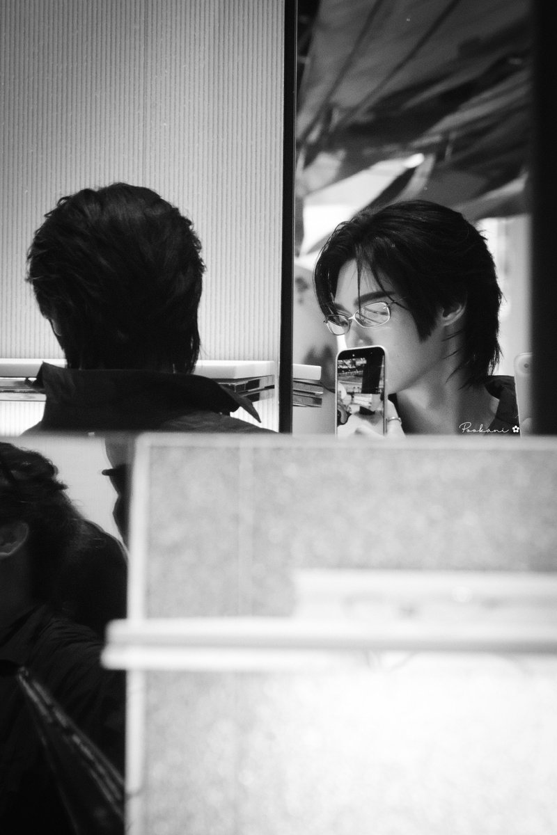 pookanihide's tweet image. กระจกวิเศษ บอกข้าเถิด ใครงามเลิศในปัตตานี เอ้ย !!!! ปฐพี …. เอ้ย !!! ถูกแล้วว 
#winmetawin @winmetawin