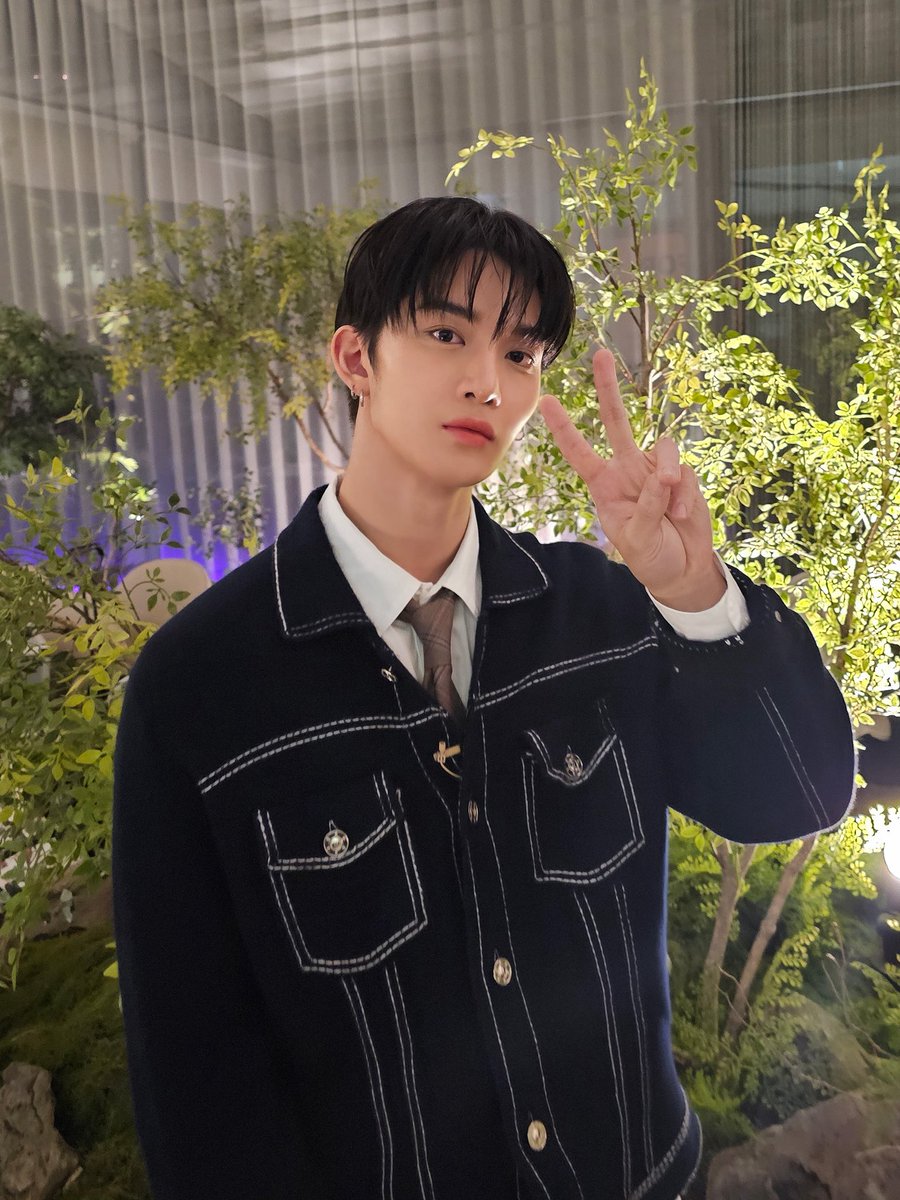 [🎥] 아이워너원 프린스 지녕 등장👑
오래 기다린 아이워너원 드디어 공개😎

⇣⇣⇣아이워너원 보고싶은 사람 ⇣⇣⇣
🔗 youtu.be/gUe_Fmjo2CU?si…

#배진영 #BAEJINYOUNG