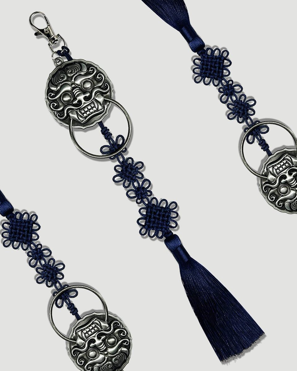 🍀
#RT이벤트

🎁팔로우 + 본트윗을 RT해주신 1분께
[TM3 수호 도깨비 전통문양 노리개 키링]
원하시는 색상을 선물로 드립니다.

불국사 자하문의 도깨비 문고리를 담은
수호 도깨비 노리개 키링을 소개합니다.

키링의 문고리 부분은 탈부착 가능하고
실제 문고리 처럼 위아래로 움직이는
입체