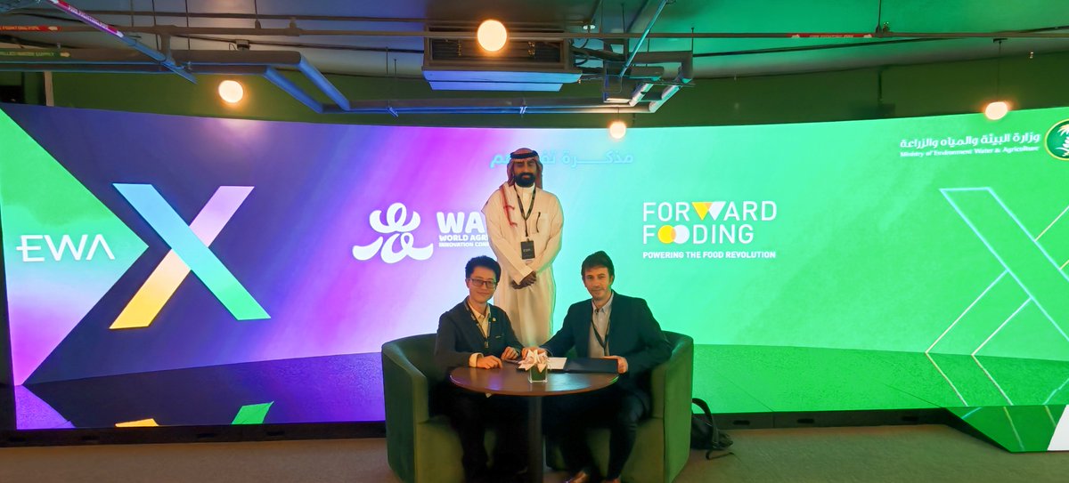 #WAFI signed an MoU with <a href="/forwardfooding/">Forward Fooding</a> to advance the global agrifood innovation ecosystem.

Signed at #EWAx in Riyadh by Dr. Andrew Yip (<a href="/yipcma/">Andrew Yip🚢</a>) &amp; @MaxLeveau, witnessed by <a href="/MEWA_KSA/">وزارة البيئة والمياه والزراعة</a> .

🔗en.wafiforum.com/list_32/1932.h…

Building bridges for a more sustainable food future.