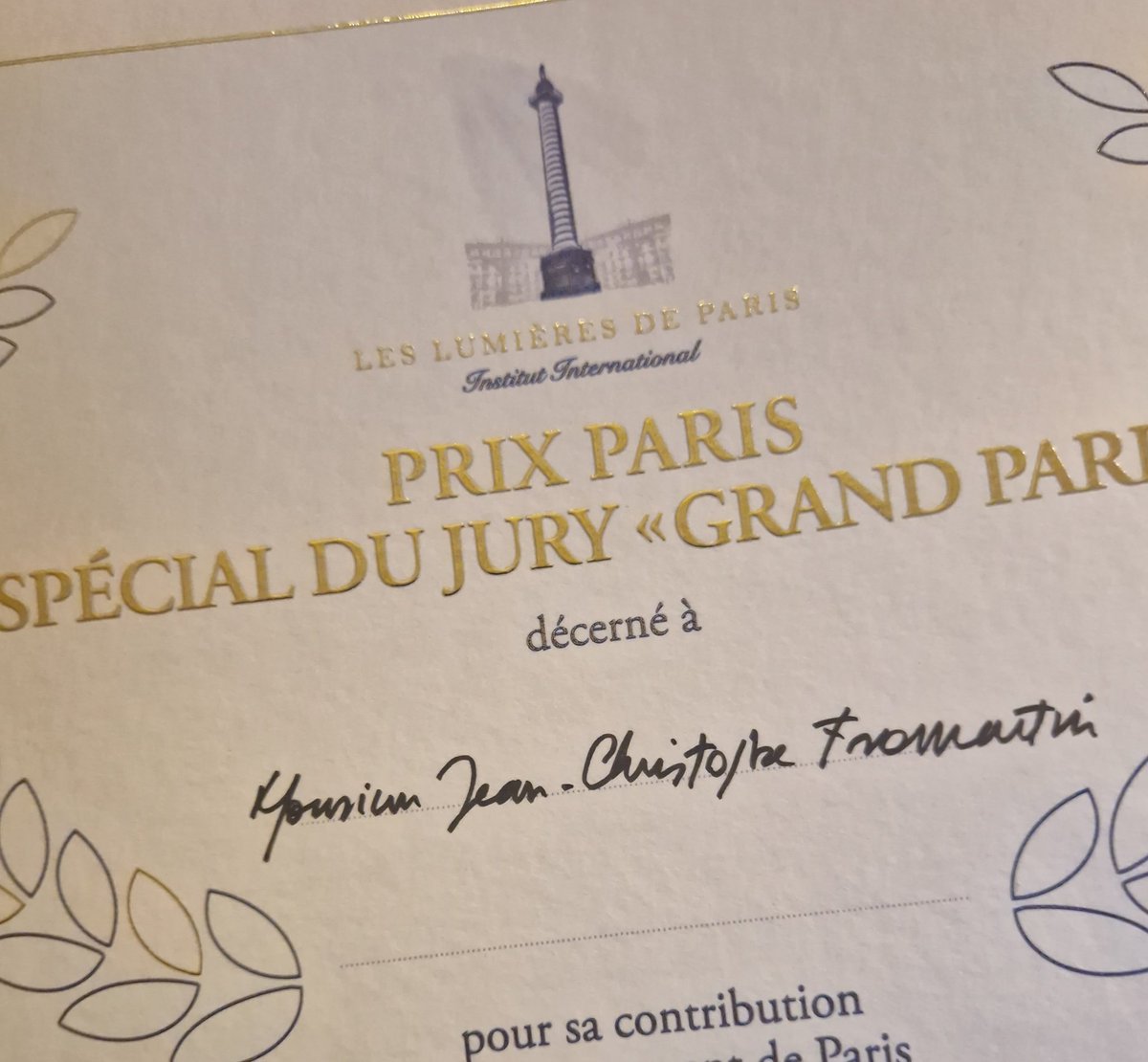 Heureux de recevoir le Prix spécial de l'institut international "Les Lumières de Paris" pour mes travaux universitaires sur la crise des quartiers d'affaires et les transformations géographiques ...
<a href="/Chaire_eti/">Chaire ETI Paris1 Sorbonne - IAE</a> <a href="/CCI_Paris_IdF/">CCI Paris IdF</a> <a href="/catherine_dumas/">Catherine DUMAS</a> <a href="/JF_Legaret/">JF LEGARET</a>