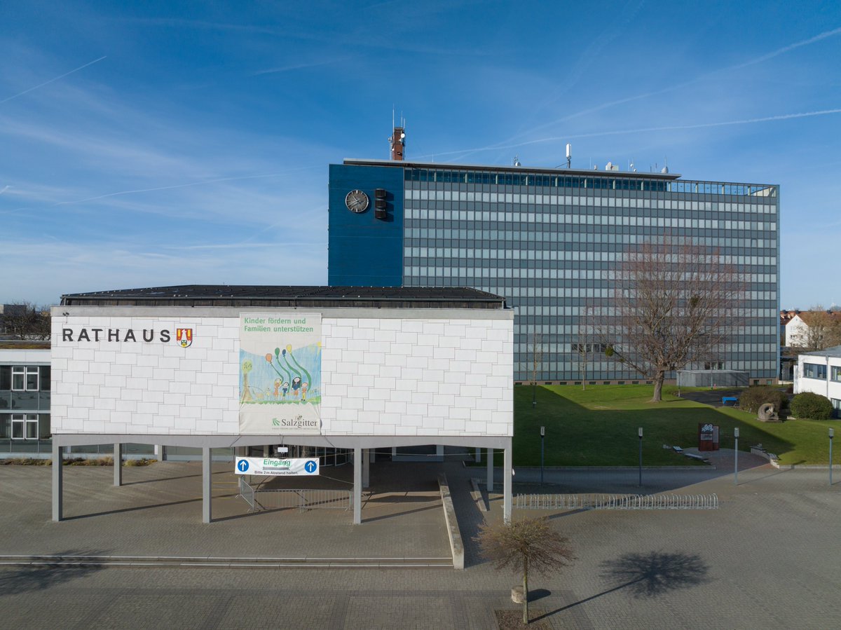 Über die Einführung verpflichtender gemeinnütziger Tätigkeiten für Asylbewerber hat der Rat der Stadt Salzgitter am Mittwoch, 10.12.2025, beraten und einen entsprechenden Prüfauftrag beschlossen: salzgitter.de/pressemeldunge…