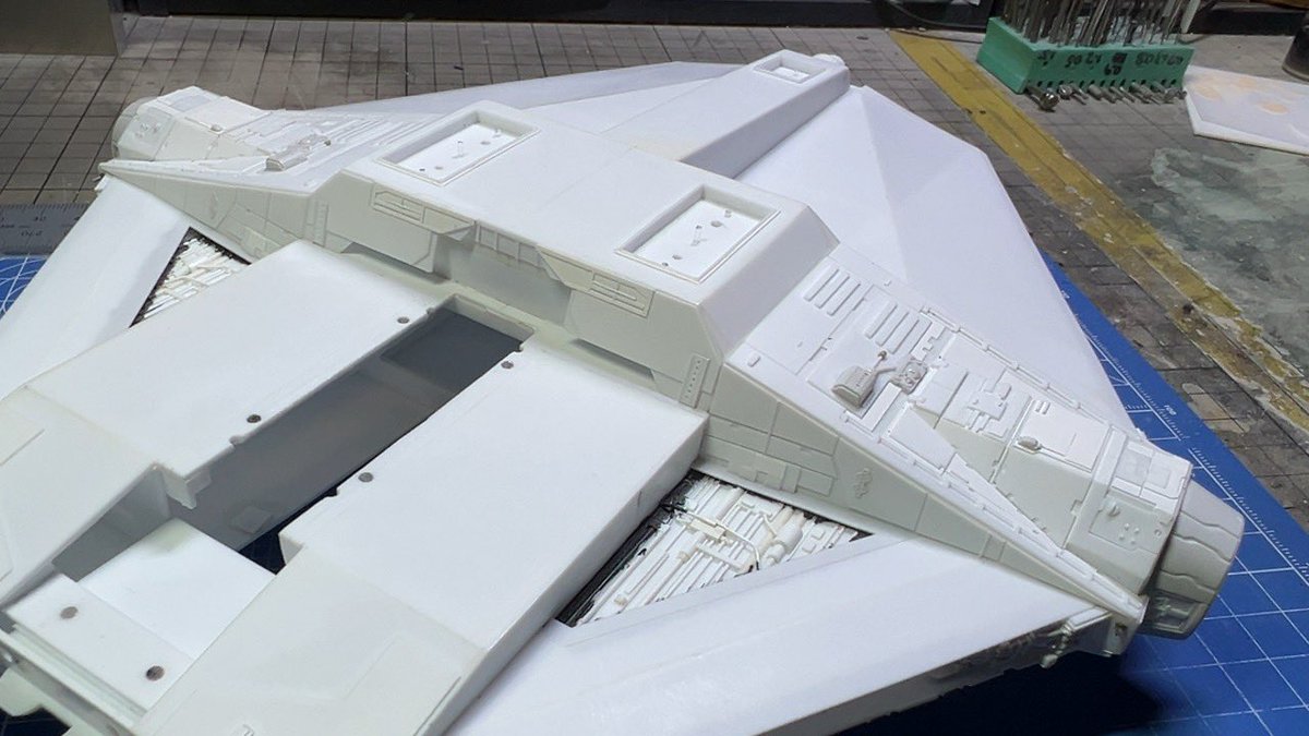 GillesV27t's tweet image. 先週末から裏面始めました。先ずはドッキングポートのある横の壁から。前寄りの裏側は面が沢山あってやり出あるな。
#144theghost #ghostphantomII #scratchbuild