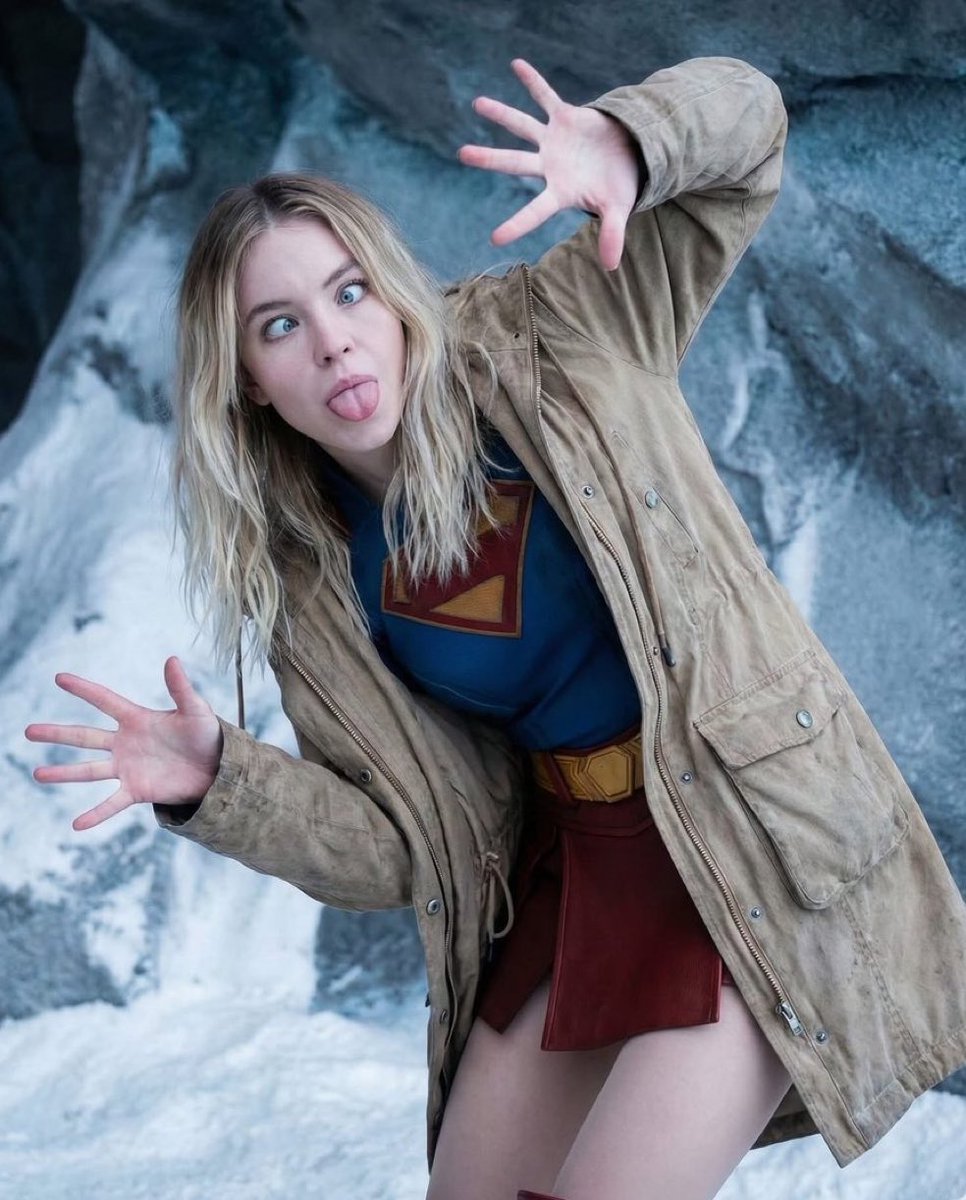 Culture3ase's tweet photo. #Supergirl 

Lock in                                   #LookOut https://t.co/5ijUrvPT0V