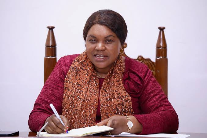 ayubu_madenge's tweet photo. Alisoma Peramiho girls na Chuo cha Ualimu Korogwe. Akafundisha Songea Girls na VETA kisha akaingia kwenye siasa. Akawa Mbunge kwa takribani miaka 25 akiwakilisha jimbo la Peramiho, pia akahudumu kama Waziri na Naibu waziri wa karibu Wizara 5 tofauti. Jenista Mhagama amefariki. https://t.co/3jgnSB1Qog