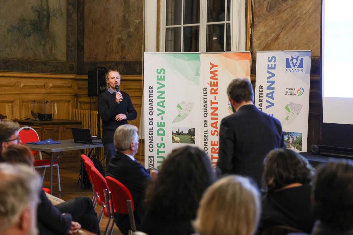 bgauducheau's tweet photo. Hier soir, les représentants des 3 quartiers étaient réunis pour échanger sur les projets, le cadre de vie et les perspectives pour 2025. 🌿✨
🙏 Merci à Julie Messier, Kévin Cortes, Erwan Martin et à tous les conseillers pour leur engagement ! https://t.co/NVaGuwvc7H