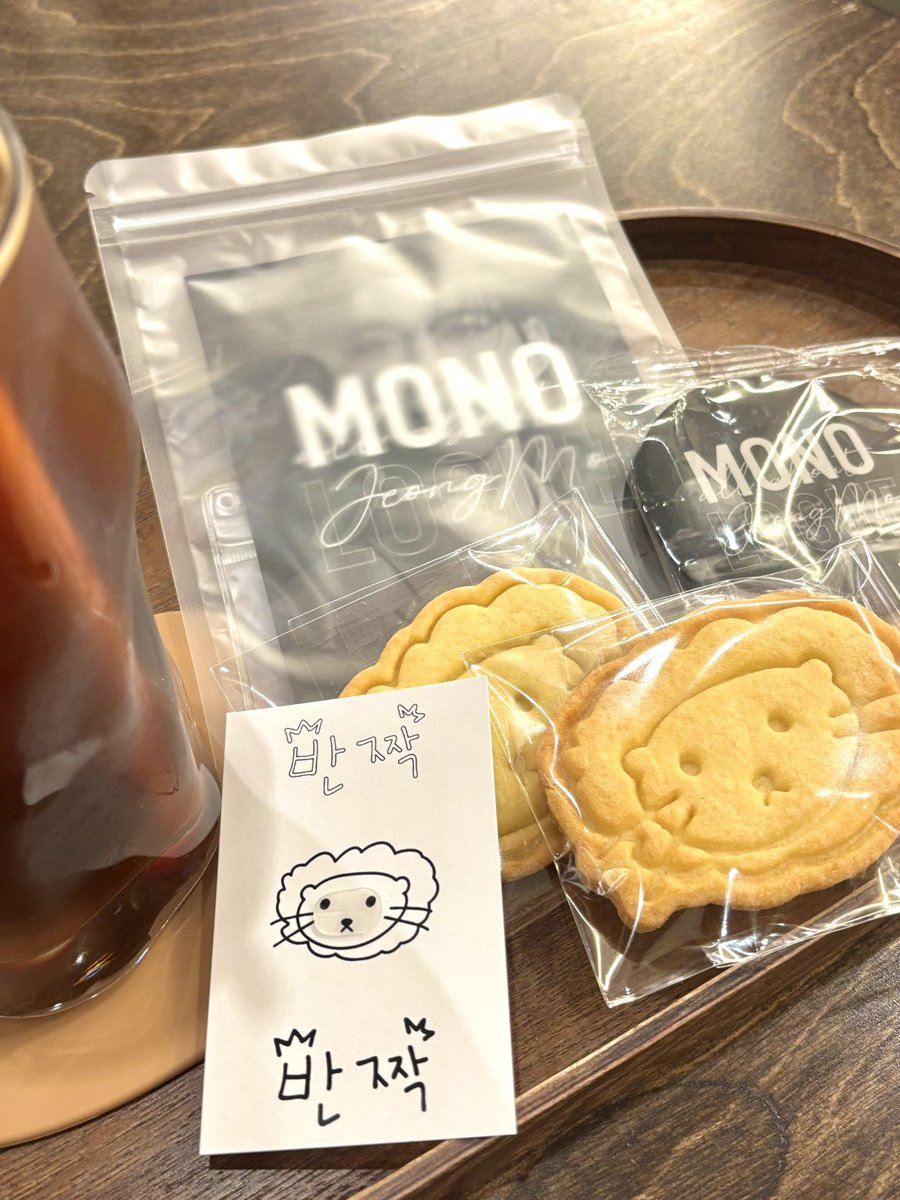 jjo_iooj's tweet photo. 멋찌고착한구아님이커피랑쿠키사줬어요(자랑)
오랜만에 너무너무 좋아하는 트친님들 만나서 밥도 먹고 예쁜카페 구경하고 행복했다네요
정모님 생일 좋은 거댜💕추카포카해요 https://t.co/vwJie4NqGy