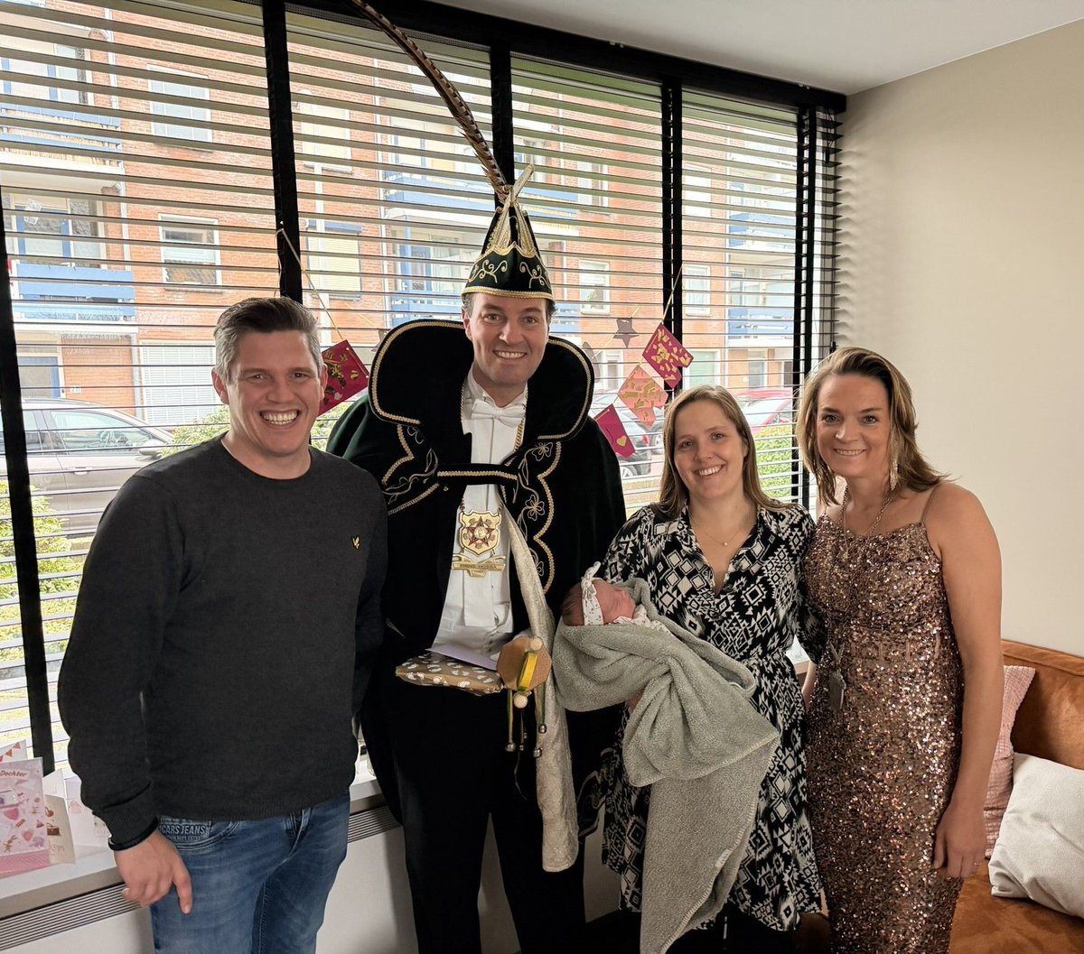 Carnavalsvereniging De Noortukkers verwelkomt carnavalsbaby Milou bollenstreekomroep.nl/carnavalsveren…