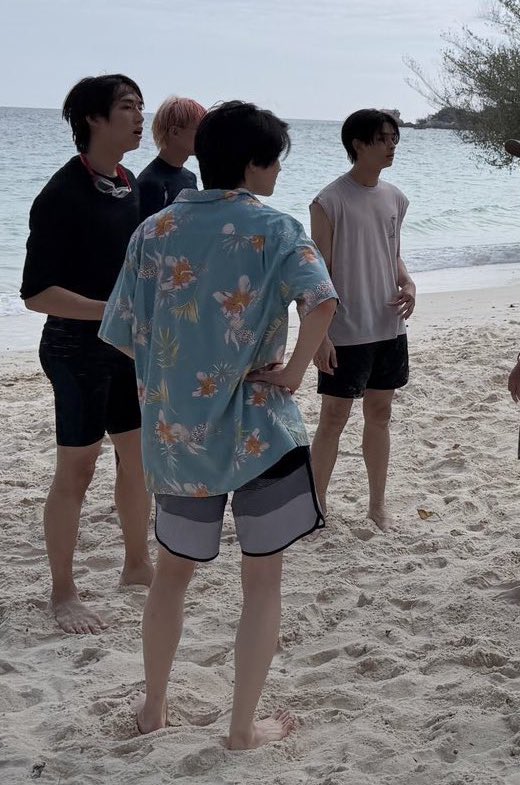 เสื้อน่ารักกุ๊กกิ๊กคู่กันมากง่ะ