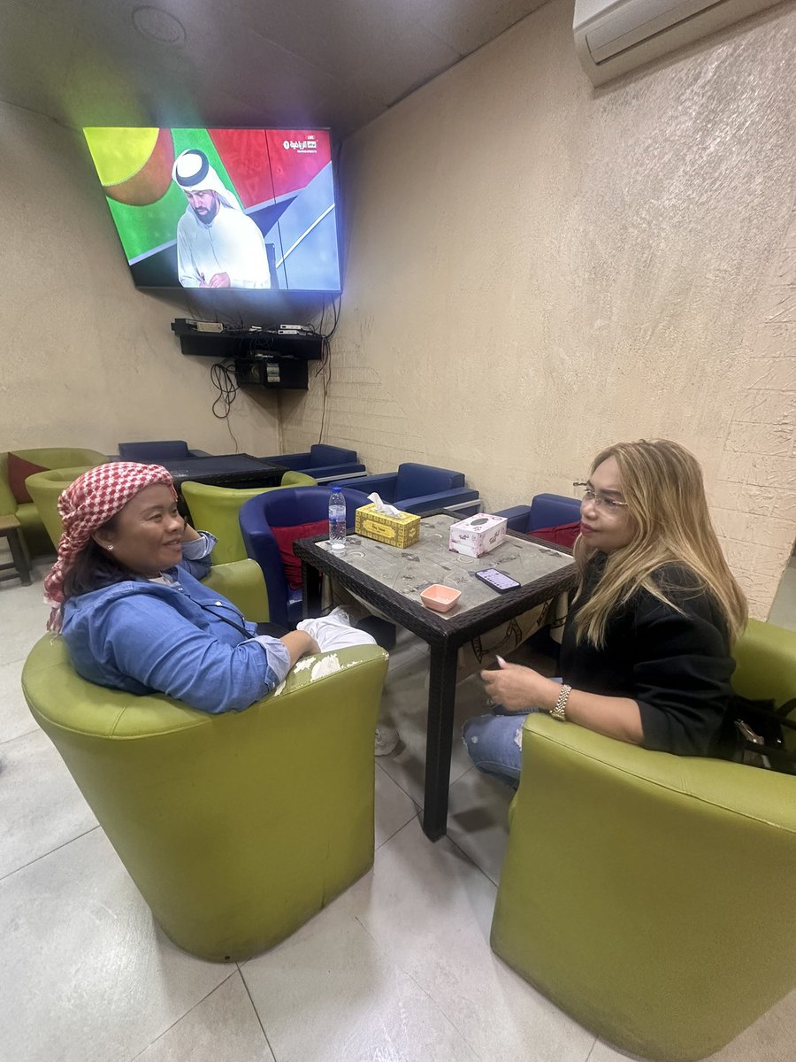 BisdakV's tweet photo. Sisha time!
Mai trying it for the first time with Marilyn!
#sisha #ArabExperience #AbuDhabi #UAE #vacation https://t.co/BVg1fFMz36
