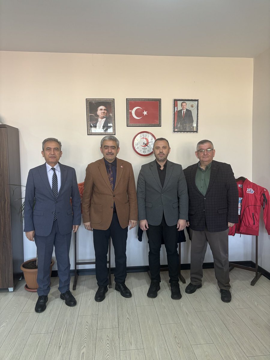 DEĞERLİ ARKADAŞLARIM AYDIN ADNAN MENDERES ÜNİVERSİTESİ REKTÖR YARDIMCILARIMIZ SAYIN PROF.DR.CEMAL İYEM VE SAYIN PROF.DR.CENGİZ ÖZARSLANI İL GENEL SEKRETERİMİZ HÜSEYİN HANAY İLE BERABER ZİYARET ETTİK.HAYIRLI GÜNLER.