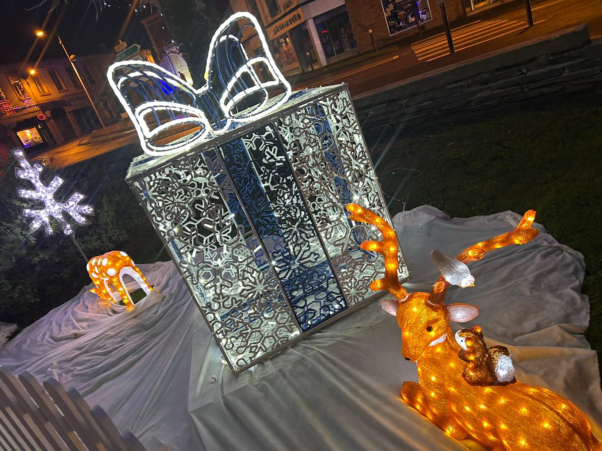 VILLEdeRETHEL's tweet photo. 🎅✨ RETOUR SUR UNE SOIRÉE FÉÉRIQUE À RETHEL ! ✨🎅
https://t.co/A5BolIUEOh
.
.
#VilleDeRethel #Rethel #SaintNicolas #PèreFouettard #NoëlÀRethel #Illuminations #FêteDeNoël #LAtmosphère #MarchéDeNoëlRethel #PetiteFêteForaine #MagieDeNoël #Ardennes https://t.co/q23pCaQsDt
