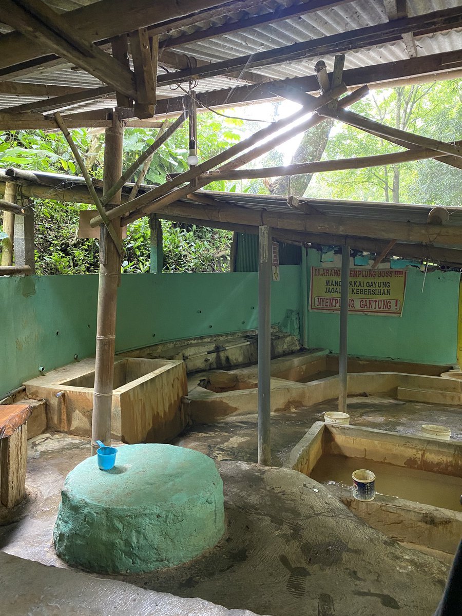 03kumismanis's tweet image. Berendam disini agak syok sih 😅😅
.
#malang #batu #songgoriti