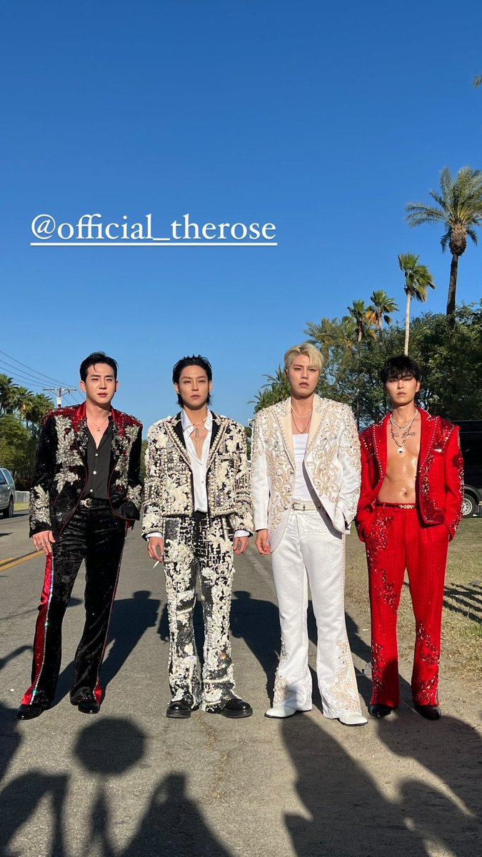 CNBLUE and The Rose

<a href="/TheRose_0803/">더로즈_The Rose</a> 
<a href="/official_CNBLUE/">CNBLUE</a>