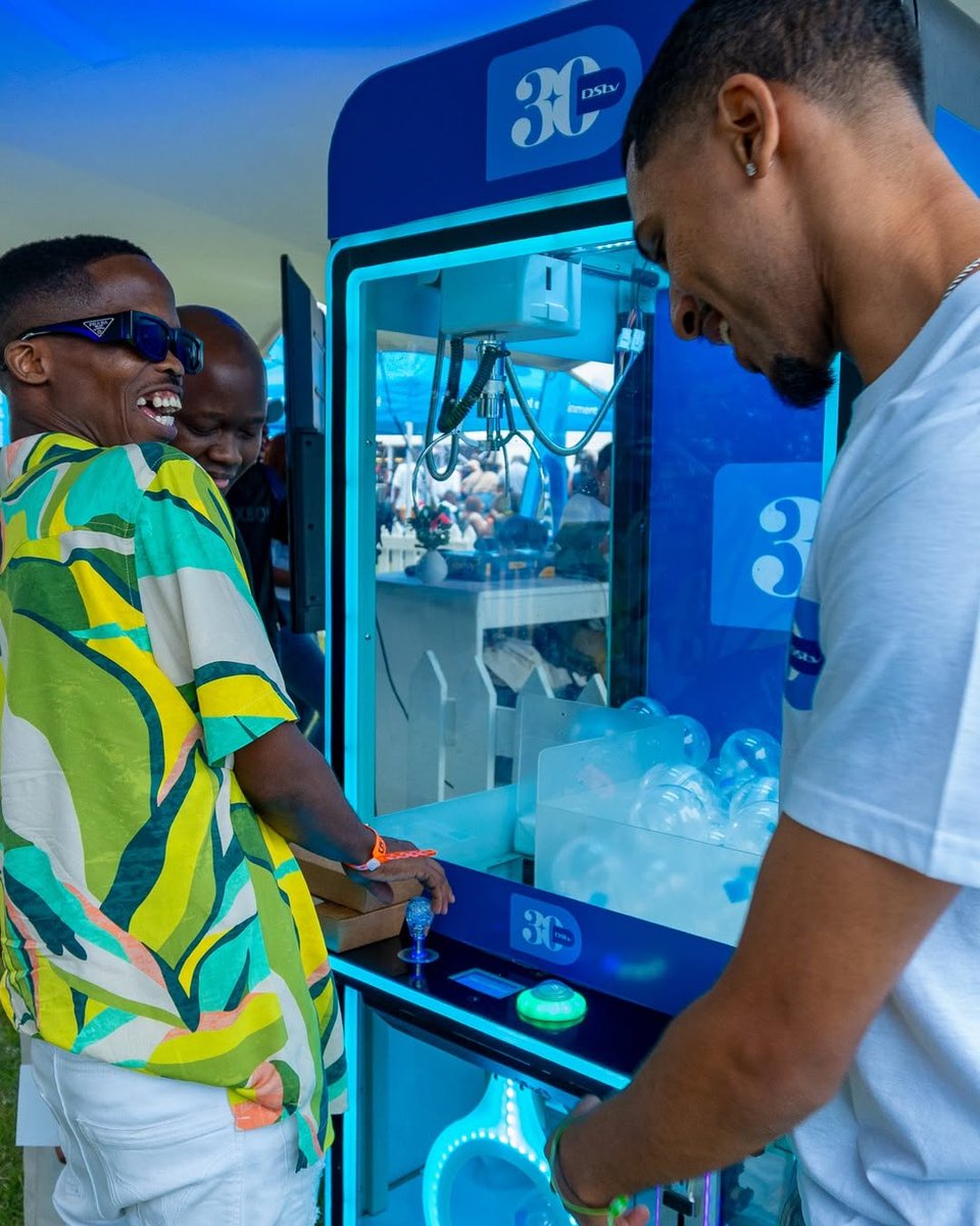 DStv's tweet photo. Siqale i-festive kamnandi. 🤩 The vibe in DBN was unreal.🔥#DSTVCelebrates30 #GagasiFMBeachFest2025 https://t.co/Owj2yHwD3Z