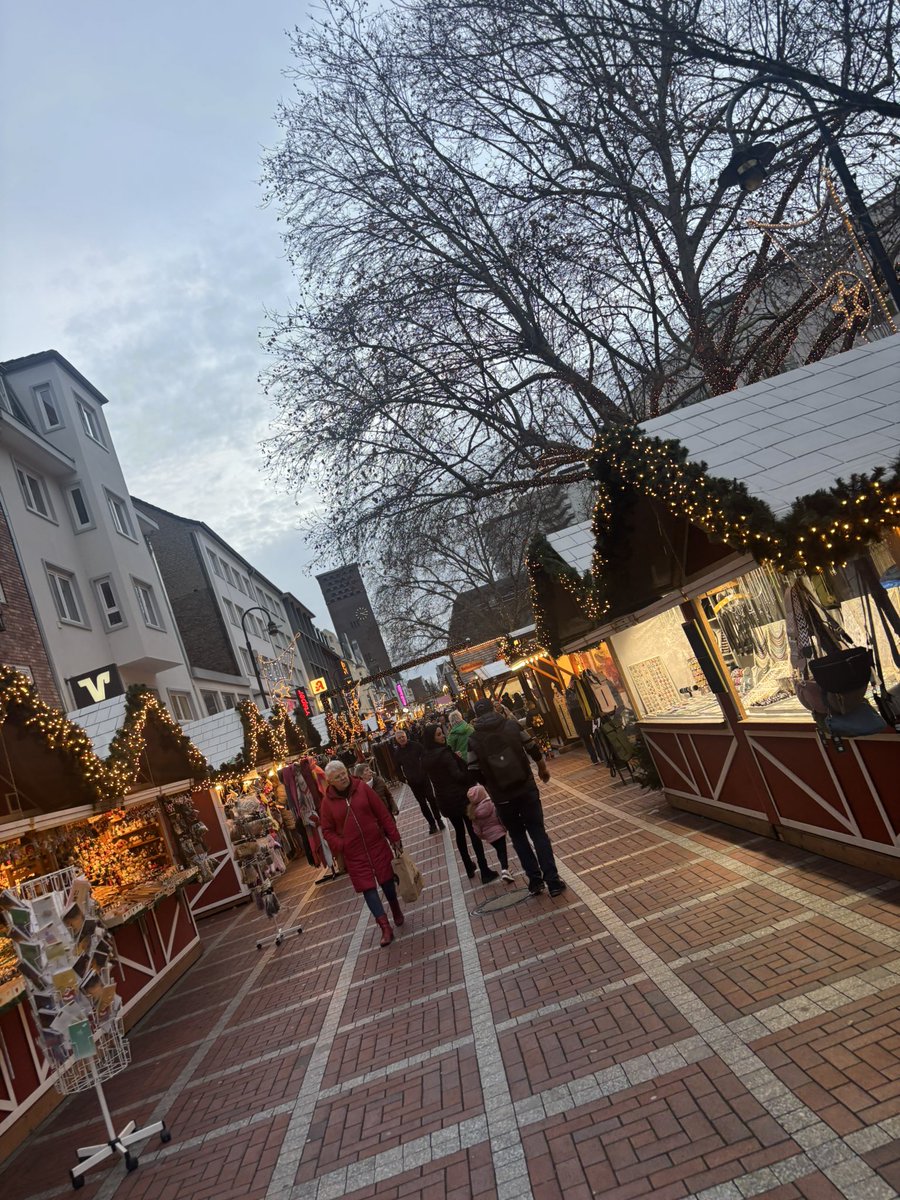Het mocht weer een keer ! Weer een Europees potje pakken van Newcastle United, ditmaal bij Bayer Leverkusen. Spannend potje, goede sfeer en de kerstmarkt was een leuke bijkomstigheid 🎄 🍺