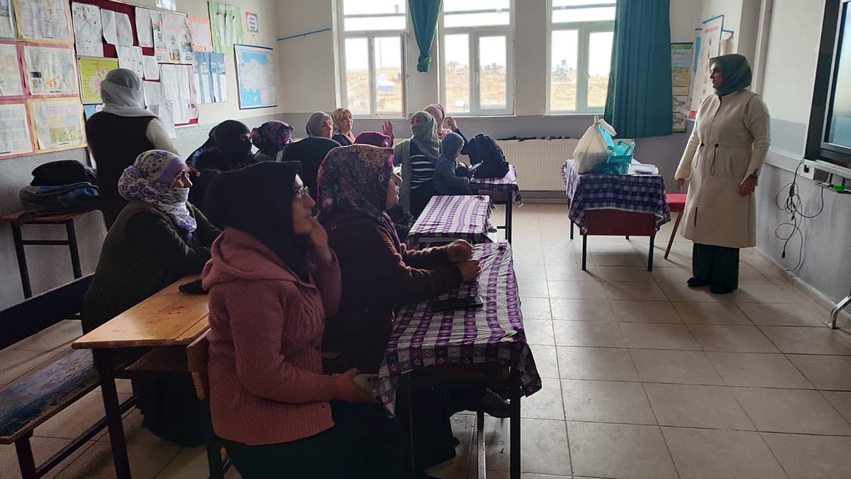 TasbasamakO's tweet photo. Anne Akademisi Seminerimiz
Okulumuzda düzenlenen velilerimize aile ve çocuk iletişimi üzerine değerli bir seminer gerçekleştirdik.Katılım gösteren tüm velilerimize teşekkür ederiz. @tcmeb @agrimem @hasan_kokrek @diyadinmem @remzi0479 https://t.co/bXL6MDrDlG