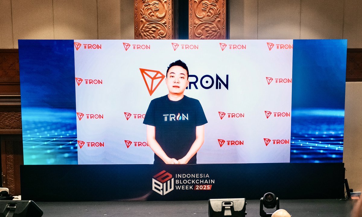 trondao's tweet photo. At #IDBW2025, @justinsuntron shared the latest #TRON metrics:

🔺 350M+ total accounts
🔺 10M+ daily transactions
🔺 Energy fees reduced by 60%
🔺 @T3_FCU &amp; @trmlabs helping enhance on-chain security and compliance

TRON keeps building. 💪 https://t.co/xAIW4MNo6V