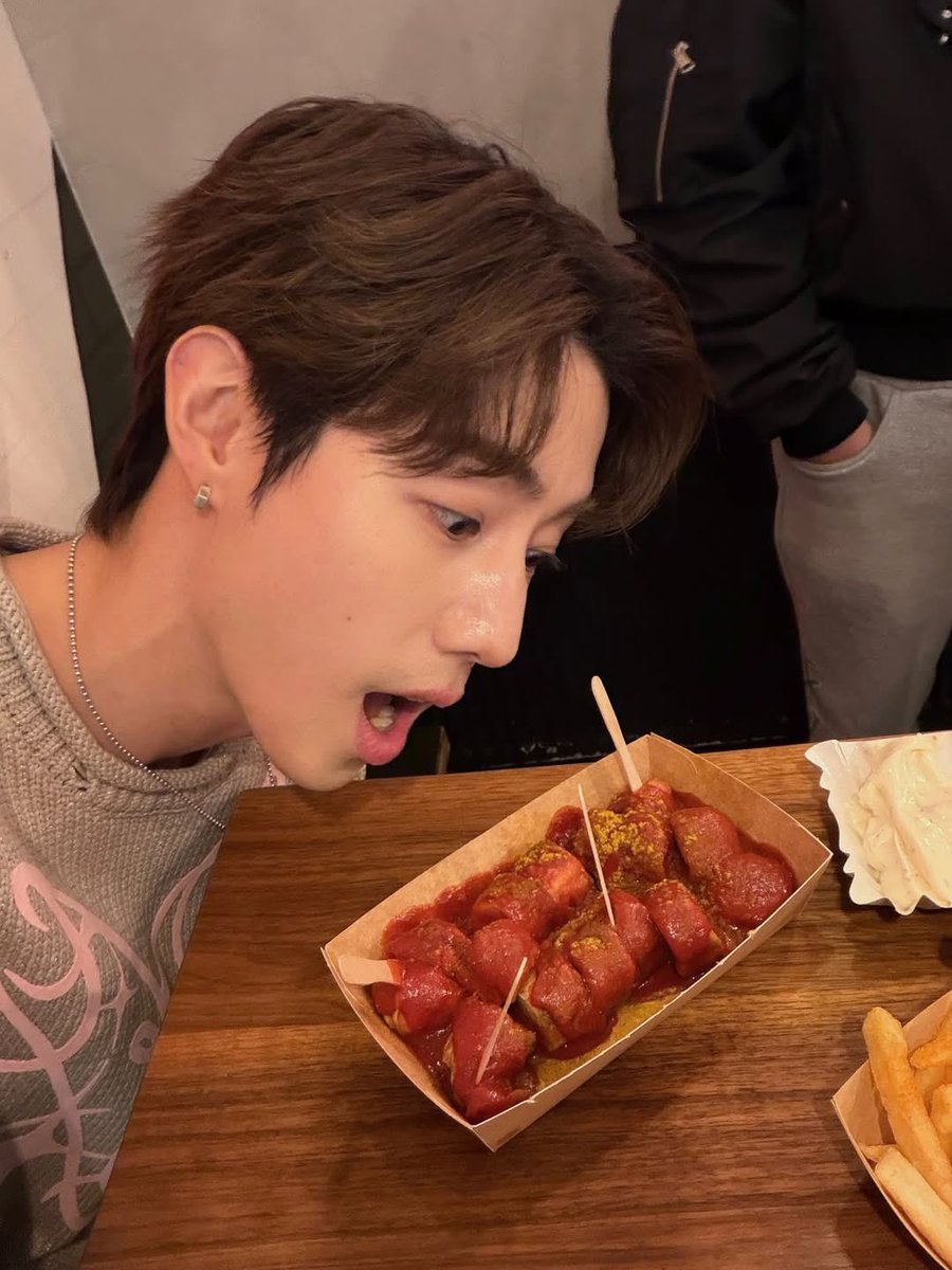 elle 💌 tweet media