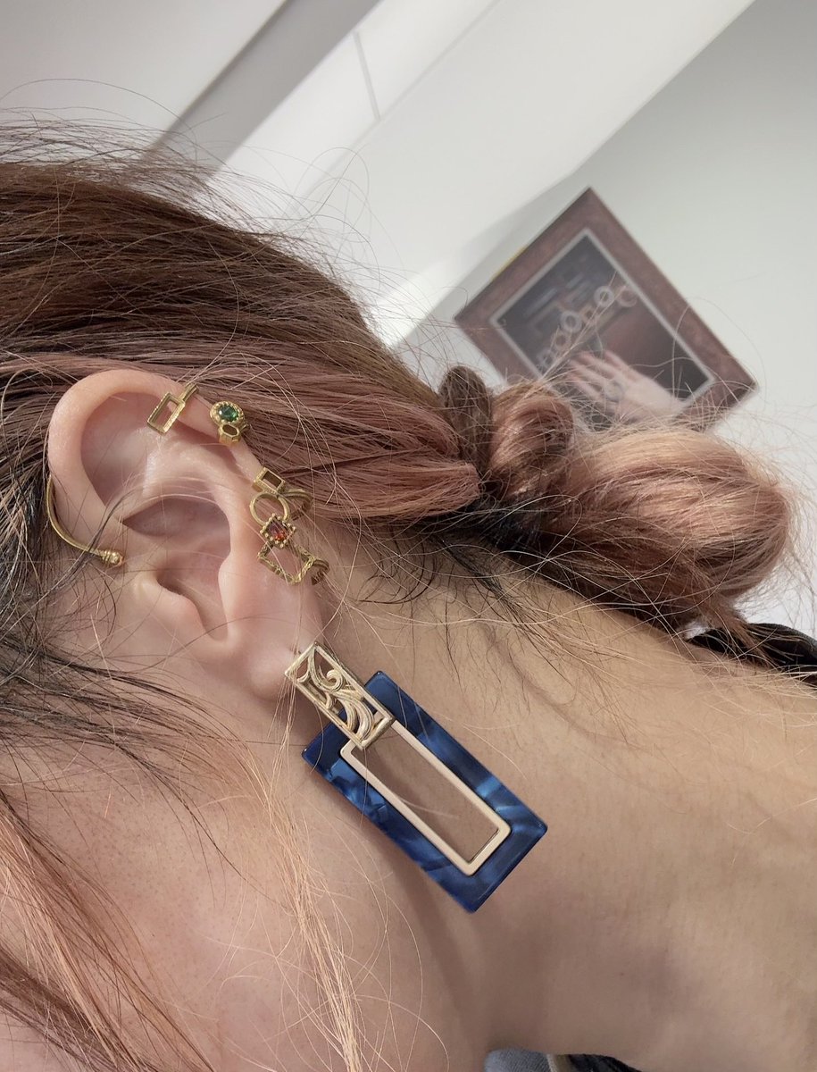 イヤーフックゴールドは
残り2点です✨
みなさんSNS見て来てくださったと
お聞きしてとても嬉しいです！
ありがとうございます😭✨