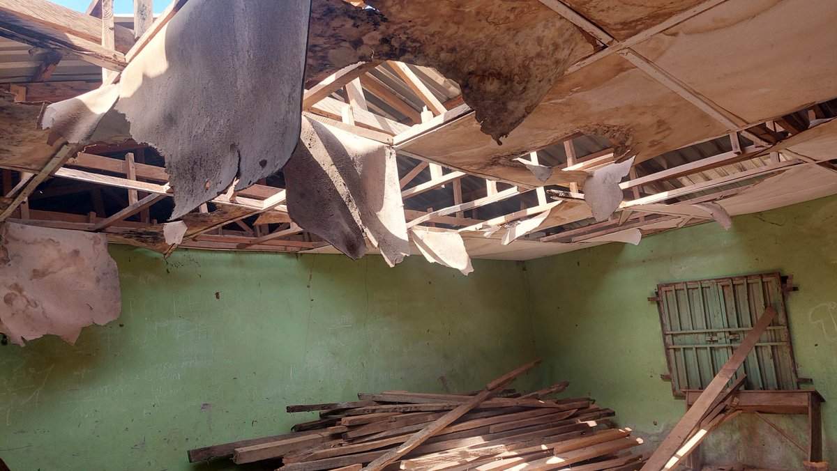 For Your Attention! Gov @Honbago, Hon <a href="/HonAdamuTanko/">Hon. Adamu Tanko Lokoja</a>, @SenNigereast @

For over a decade the children of Kabo in Guarara LGA, Niger state have been learning under this dilapidated structure at Central Primary school, the only primary school in Kabo. 

During our visit, a staff
