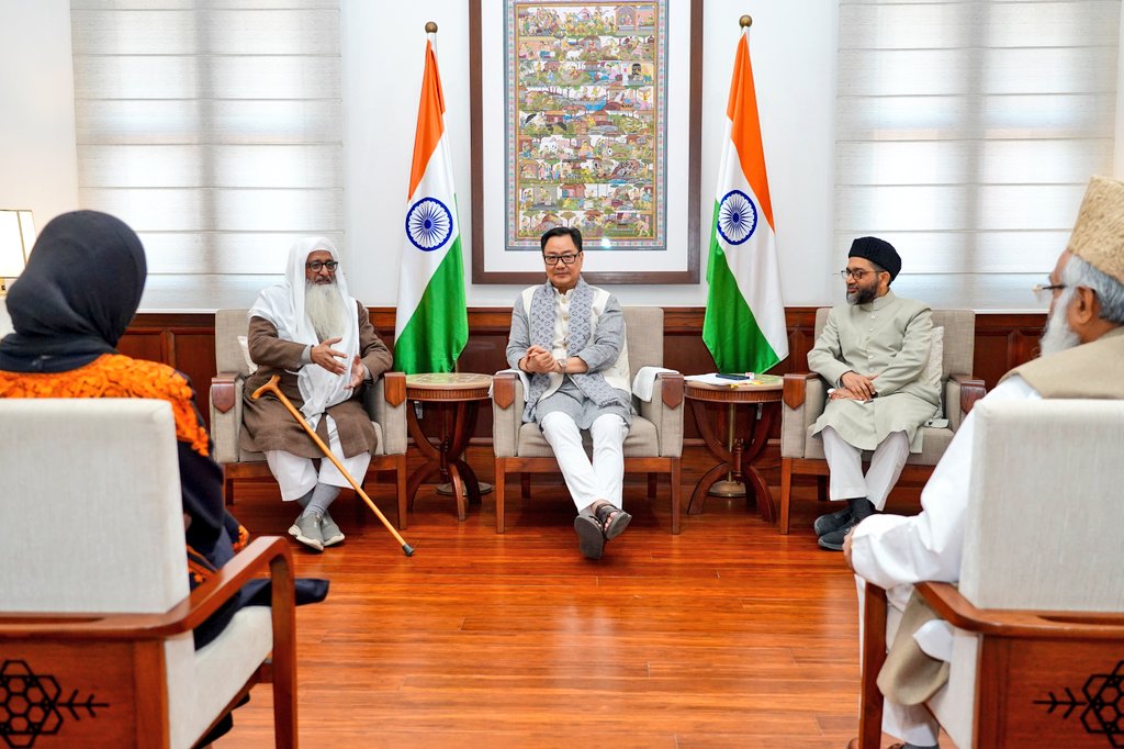 Had an engaging interaction with the delegation of the All India Muslim Personal Law Board at my office today.

We discussed about issues related to registration of Waqf properties in UMEED Portal and pleasantly exchanged ideas.