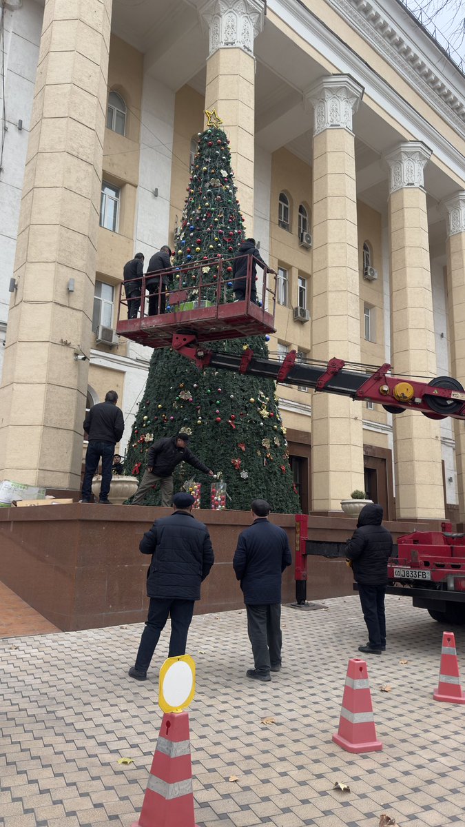 Bizda ishlaydiganlardan nazorat qiladiganlar ko’peee