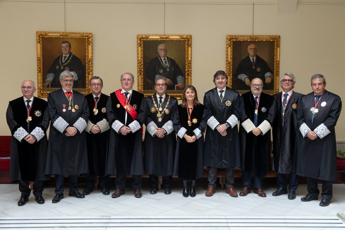 Enhorabuena‼️

👉🏻Los decanos andaluces, entre ellos, el de #ICAHuelva, Antonio Bernal, han asistido a la toma de posesión de la Comisión Ejecutiva del Consejo Andaluz de Colegios de Abogados, #CADECA, presidido por  Federico Fernández tras las elecciones del 3⃣0️⃣de septiembre🗳️