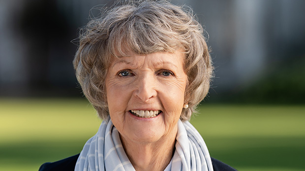 Channel 4’s Saving Country Houses visits historic homes with Penelope Keith dlvr.it/TPlv67