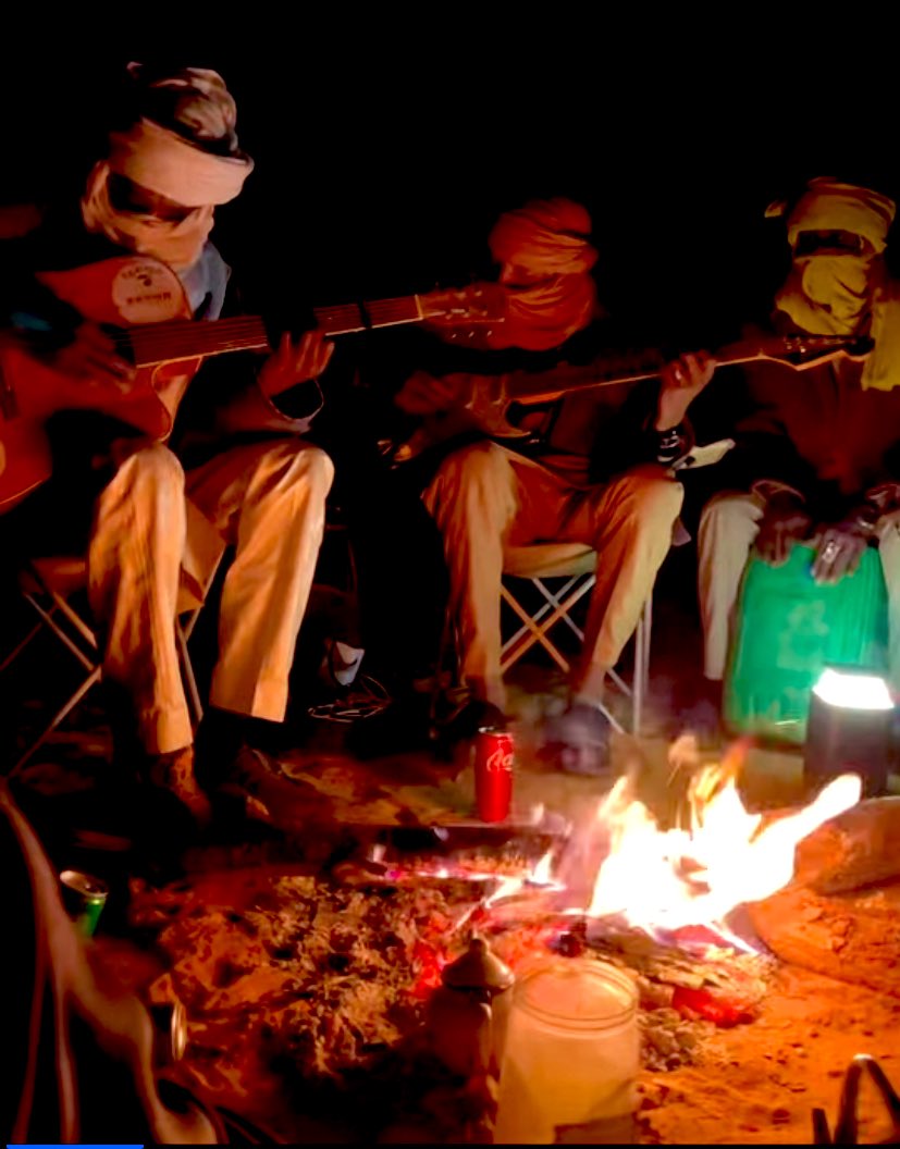 5. Une immersion totale dans la culture ✨ Vivre le #FestivalDeLAïr et dormir à #Chiriet, c’est plonger dans une ambiance culturelle vibrante : 🐫
Parades de chameaux autour du Tendé, fantasia, chants, taksir 🎶,
thé 🍵 autour du feu 🔥,récits de voyage et rires sous les étoiles