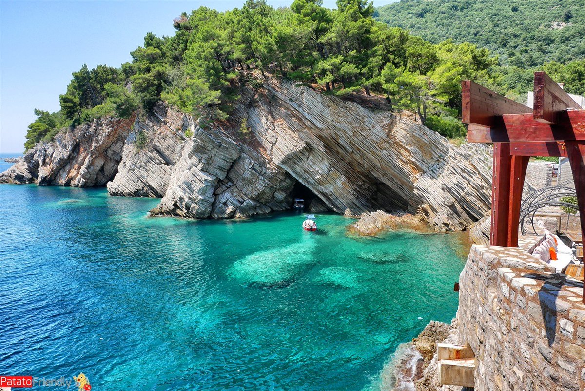 The Med is crowded. The Adriatic is not... if you know where to look. 🤫

Sailing between Montenegro 🇲🇪 and Albania 🇦🇱 is the last true frontier for yacht charters.

Here is why you should skip the usual routes this summer. 🧵👇