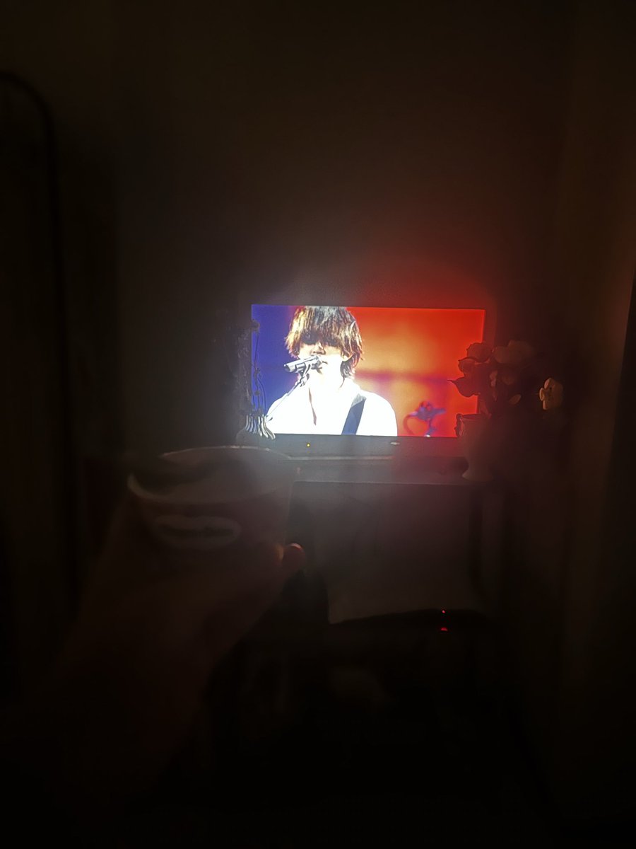 boc_amiy's tweet photo. ハーゲンダッツを食べながら最新DVDを視聴する至福のひととき…🍓🎶 https://t.co/OOuX8mQU52