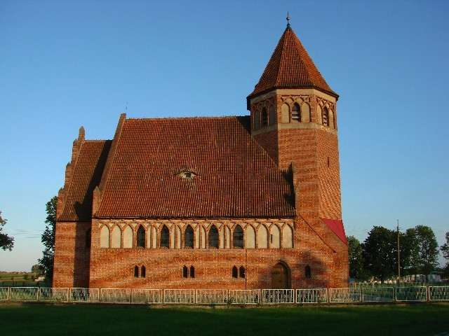 PolishChurches's tweet photo. Church of Our Lady of Candlemas in Wiśniowo Ełckie

A former Protestant church in the neo-Gothic style, built in 1904. After World War II, it was handed over to the Catholics, where a parish was established in 1958. https://t.co/21fL0sqeL8