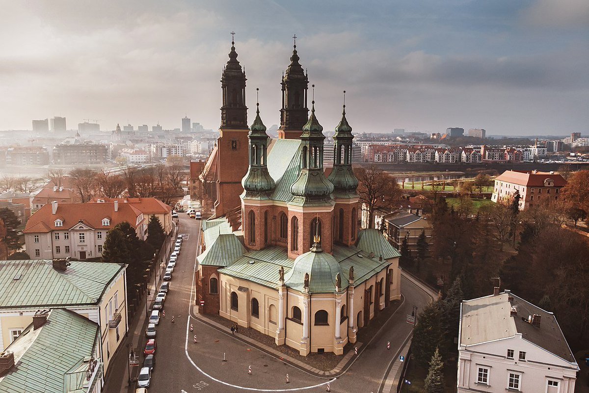 PolishChurches's tweet photo. Archcathedral Basilica of Saints Peter and Paul in Poznań

The cathedral was built in the 11th century in the Romanesque style. It was rebuilt several times, in the Gothic style, then in the neoclassical style. It was destroyed during World War II and rebuilt in the Gothic style. https://t.co/xZy41eHQQE