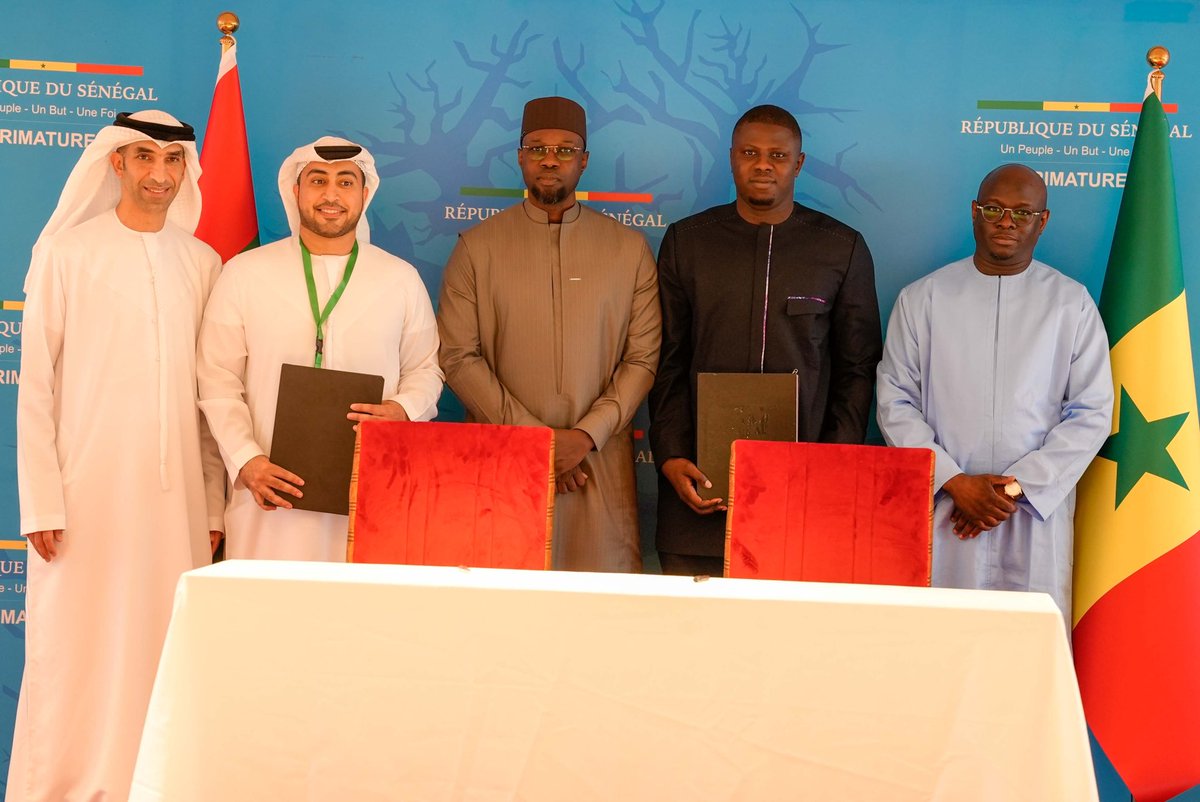 Ce mercredi 10 décembre, nous avons signé avec les Emirats Arabes Unis un mémorandum d’entente pour la mise en place d’un Comptoir National de Commercialisation de l’Or. Il s’agit d’un jalon décisif posé dans la transformation et l’endogénisation du circuit commercial des métaux