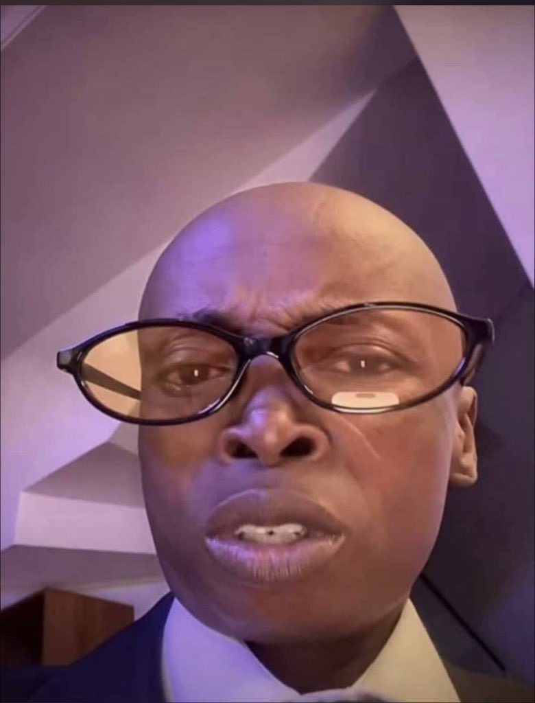 Am the most active mutuals you can have 💻, watch my back and I watch yours too.