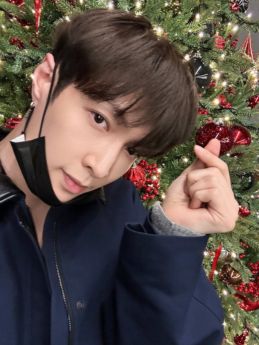 🤏🏻 cebimden kaçmış 💜😍 <a href="/layzhang/">Lay Zhang</a>