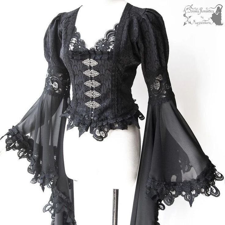 bakpa0w's tweet photo. Gothic style kebaya is truly stunning https://t.co/bmBQ23j2vC